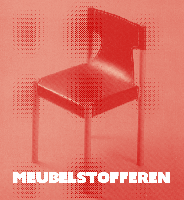 Rode, gestileerde stoel in rode omgeving, tekst "MEUBELSTOFFEREN" rechtsonder.